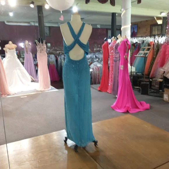 Prom dress - Picture 2 of 6